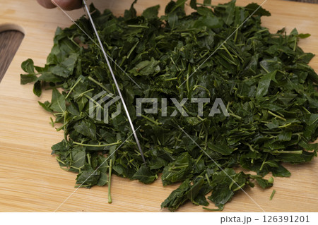 山椒の佃煮を作る工程　葉山椒の佃煮を作る工程 126391201