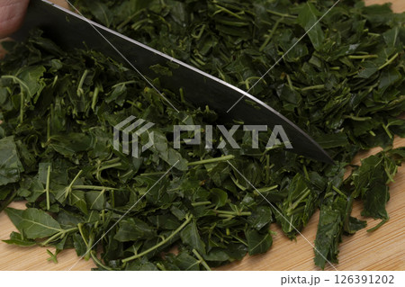 山椒の佃煮を作る工程 葉山椒の佃煮を作る工程 山椒の佃煮を作る工程 葉山椒の佃煮を作る工程 126391202