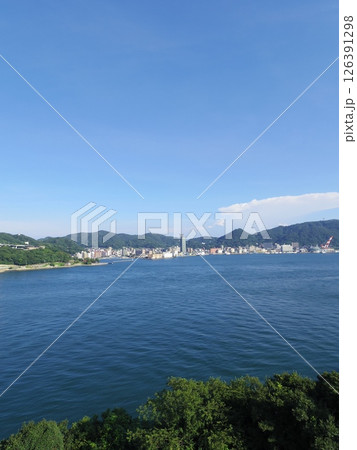 山口県下関市より望む北九州の街並み 山口県下関市より望む北九州の街並み 126391298