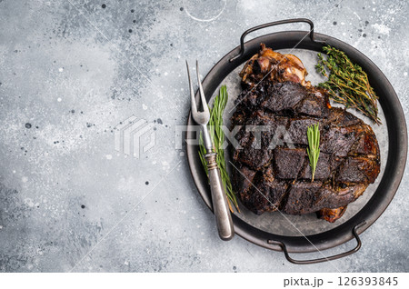 Slow cooked venison roast leg. Braised game meat of deer with bone. grey background. top view 126393845