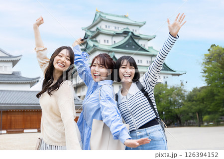 旅行を楽しむ女性 126394152