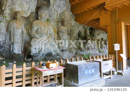 臼杵石仏（国宝・阿弥陀三尊像・ホキ石仏第二群） 126396130