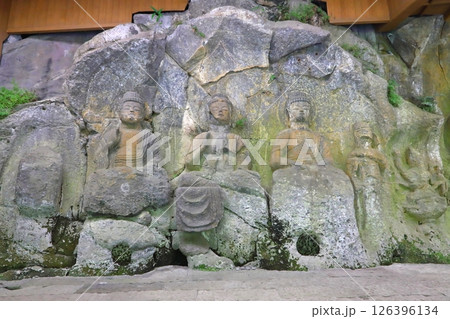 臼杵石仏(国宝・如来三尊像・ホキ石仏第一群) 臼杵石仏(国宝・如来三尊像・ホキ石仏第一群) 126396134