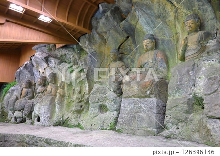 臼杵石仏(国宝・如来三尊像・ホキ石仏第一群) 臼杵石仏(国宝・如来三尊像・ホキ石仏第一群) 126396136