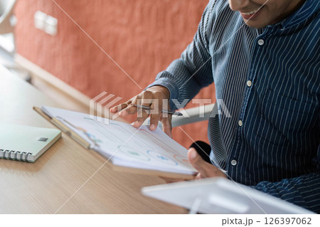 Engaging in ESG Analysis and Planning in Modern Office Engaging in ESG Analysis and Planning in Modern Office 126397062