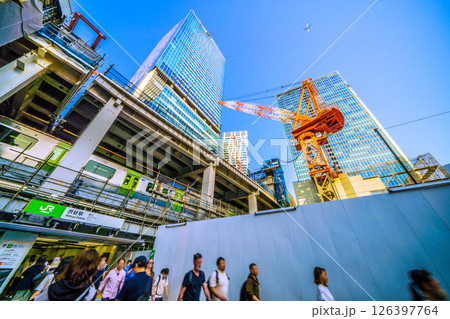 日本の東京都市景観5月20日。さよなら渋谷駅西口。解体進むビルや出入口新通路、航空機などを望む 日本の東京都市景観5月20日。さよなら渋谷駅西口。解体進むビルや出入口新通路、航空機などを望む 126397764