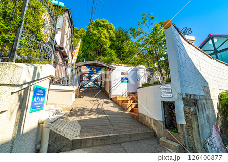 【重要伝統的建造物群保存地区】北野町山本通　朝の山手八番館2　兵庫県神戸市中央区 126400877