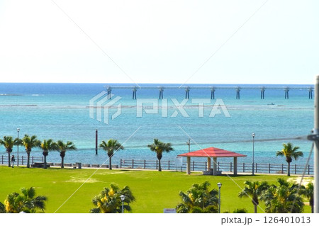 豊崎海浜公園北遠見台と那覇空港第二滑走路の誘導灯 豊崎海浜公園北遠見台と那覇空港第二滑走路の誘導灯 126401013