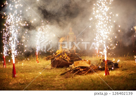 焚き火 たき火 焚火 126402139