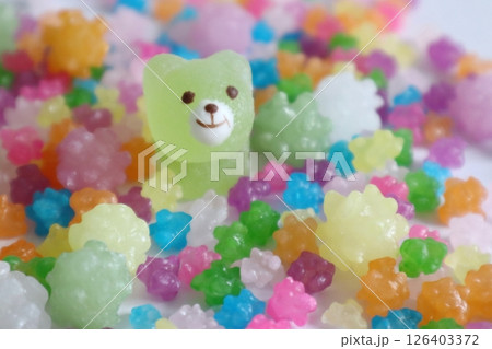 カラフルなお菓子たち カラフルなお菓子たち 126403372