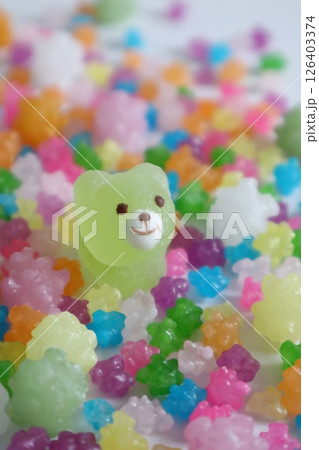 カラフルなお菓子たち 126403374