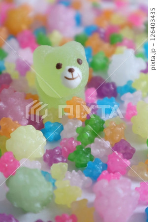 カラフルなお菓子たち カラフルなお菓子たち 126403435