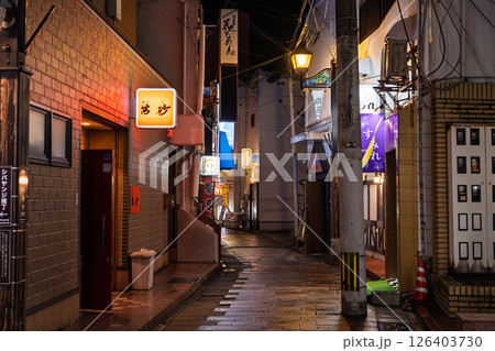 《長崎県》思案橋横丁・ノスタルジックの飲み屋街 126403730