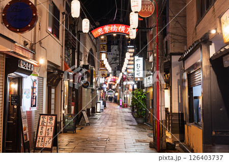 《長崎県》思案橋横丁・ノスタルジックの飲み屋街 126403737