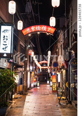 《長崎県》思案橋横丁・ノスタルジックの飲み屋街 126403738