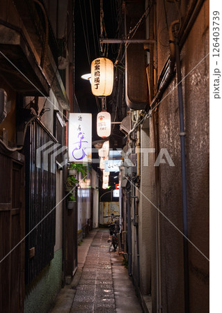 《長崎県》思案橋横丁・ノスタルジックの飲み屋街 126403739