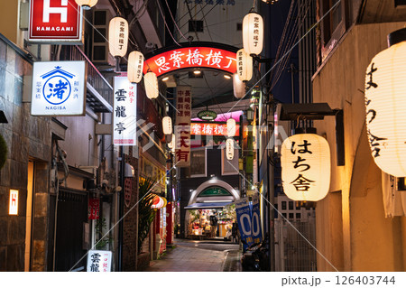 《長崎県》思案橋横丁・ノスタルジックの飲み屋街 《長崎県》思案橋横丁・ノスタルジックの飲み屋街 126403744