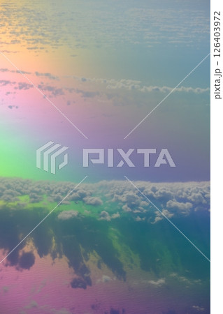 飛行機から見る宮古島沖の西日の海 126403972