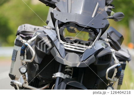 オートバイのヘッドライト 126404218