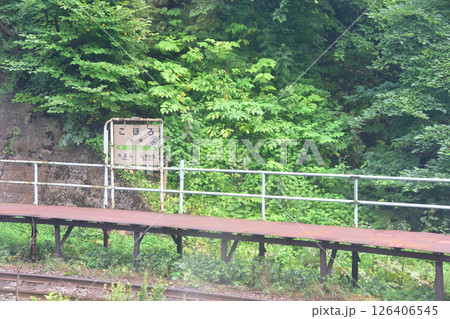 JR北海道、室蘭本線の長万部駅から礼文駅までの普通列車車窓風景(2023年夏曇り空) 126406545