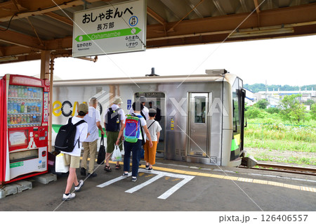 JR北海道、室蘭本線の長万部駅から礼文駅までの普通列車車窓風景(2023年夏曇り空) 126406557