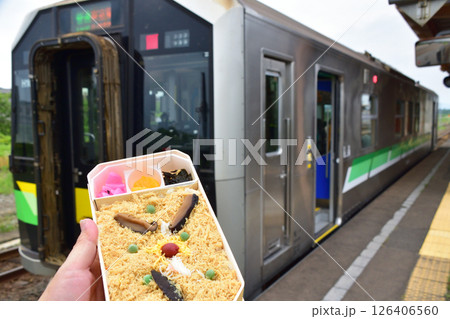JR北海道、室蘭本線の長万部駅から礼文駅までの普通列車車窓風景(2023年夏曇り空) JR北海道、室蘭本線の長万部駅から礼文駅までの普通列車車窓風景(2023年夏曇り空) 126406560