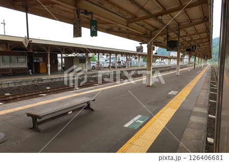 JR北海道、室蘭本線の礼文駅から洞爺駅までの普通列車車窓風景(2023年夏曇り空) JR北海道、室蘭本線の礼文駅から洞爺駅までの普通列車車窓風景(2023年夏曇り空) 126406681