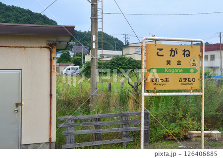 JR北海道、室蘭本線の北舟岡駅から東室蘭駅までの普通列車車窓風景(2023年夏曇り空) 126406885