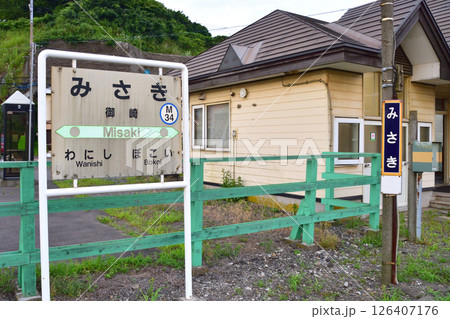 JR北海道、室蘭支線の東室蘭から室蘭駅までの風景(2023年夏曇り空) 126407176