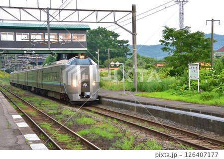 JR北海道、室蘭支線の東室蘭から室蘭駅までの風景(2023年夏曇り空) JR北海道、室蘭支線の東室蘭から室蘭駅までの風景(2023年夏曇り空) 126407177