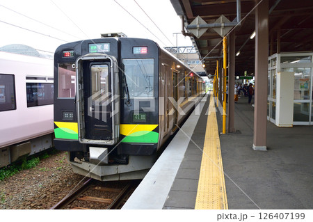 JR北海道、室蘭支線の東室蘭から室蘭駅までの風景(2023年夏曇り空) JR北海道、室蘭支線の東室蘭から室蘭駅までの風景(2023年夏曇り空) 126407199