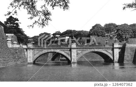 古写真　1933-1945年　東京　皇居外苑　正門石橋 126407362