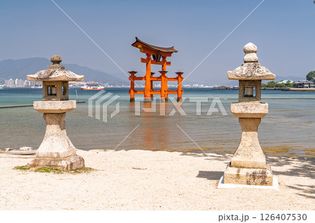 《広島県》宮島厳島神社・大鳥居 126407530