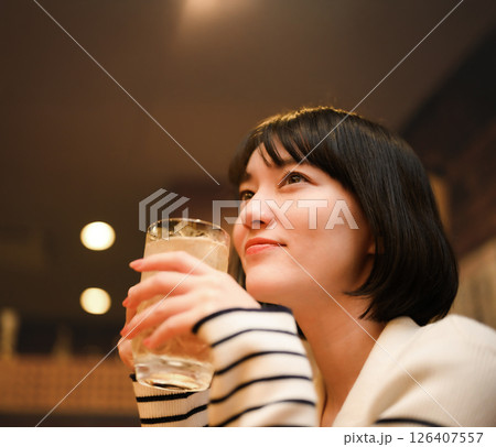 居酒屋でのワンシーン 居酒屋でのワンシーン 126407557
