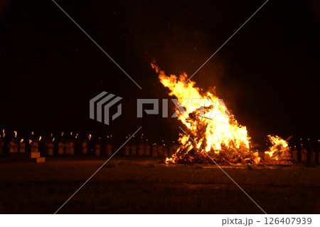 さきたま火祭りの産屋炎上　埼玉 126407939
