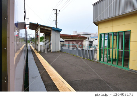 JR北海道、室蘭本線の東室蘭駅から登別駅までの普通列車車窓風景(2023年夏曇り空) JR北海道、室蘭本線の東室蘭駅から登別駅までの普通列車車窓風景(2023年夏曇り空) 126408173