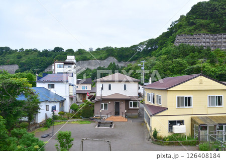 JR北海道、室蘭本線の東室蘭駅から登別駅までの普通列車車窓風景(2023年夏曇り空) JR北海道、室蘭本線の東室蘭駅から登別駅までの普通列車車窓風景(2023年夏曇り空) 126408184