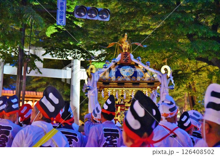 くらやみ祭の神輿渡御　東京 126408502