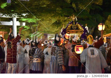 くらやみ祭の神輿渡御　東京 126408508