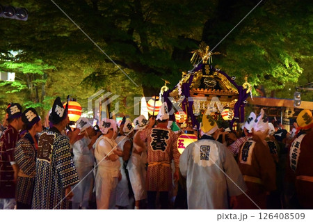 くらやみ祭の神輿渡御　東京 126408509