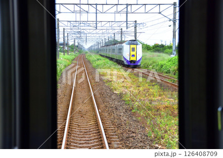 JR北海道、室蘭本線の登別駅から白老駅までの普通列車車窓風景(2023年夏曇り空) JR北海道、室蘭本線の登別駅から白老駅までの普通列車車窓風景(2023年夏曇り空) 126408709