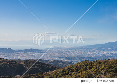 伊豆の国市にある池の向駐車場から見た沼津市と三島市の風景(静岡県) 126408786
