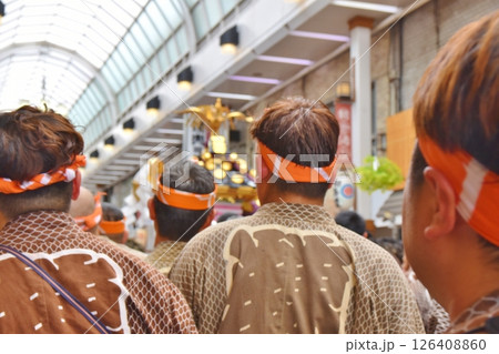 三社祭で観音通りを進む一之宮 東京 三社祭で観音通りを進む一之宮 東京 126408860