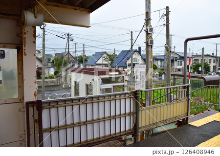JR北海道、室蘭本線の白老駅から苫小牧駅までの普通列車車窓風景(2023年夏曇り空) JR北海道、室蘭本線の白老駅から苫小牧駅までの普通列車車窓風景(2023年夏曇り空) 126408946