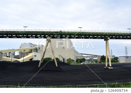 JR北海道、日高本線の苫小牧駅から鵡川駅までの風景(2023年夏曇り空) JR北海道、日高本線の苫小牧駅から鵡川駅までの風景(2023年夏曇り空) 126409734