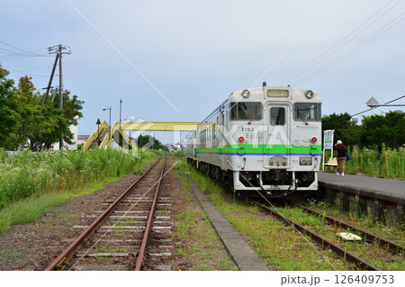 JR北海道、日高本線の苫小牧駅から鵡川駅までの風景(2023年夏曇り空) JR北海道、日高本線の苫小牧駅から鵡川駅までの風景(2023年夏曇り空) 126409753