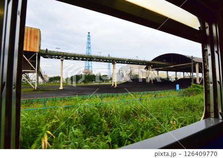 JR北海道、日高本線の苫小牧駅から鵡川駅までの風景(2023年夏曇り空) 126409770