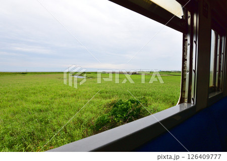 JR北海道、日高本線の苫小牧駅から鵡川駅までの風景(2023年夏曇り空) JR北海道、日高本線の苫小牧駅から鵡川駅までの風景(2023年夏曇り空) 126409777
