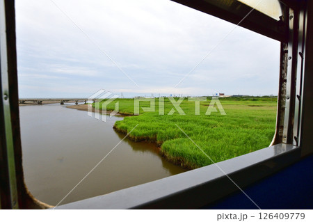 JR北海道、日高本線の苫小牧駅から鵡川駅までの風景(2023年夏曇り空) JR北海道、日高本線の苫小牧駅から鵡川駅までの風景(2023年夏曇り空) 126409779