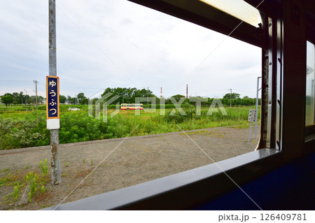 JR北海道、日高本線の苫小牧駅から鵡川駅までの風景(2023年夏曇り空) JR北海道、日高本線の苫小牧駅から鵡川駅までの風景(2023年夏曇り空) 126409781